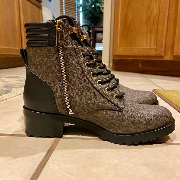 New-Michael Kors Laced up combat boots - Picture 2 of 6